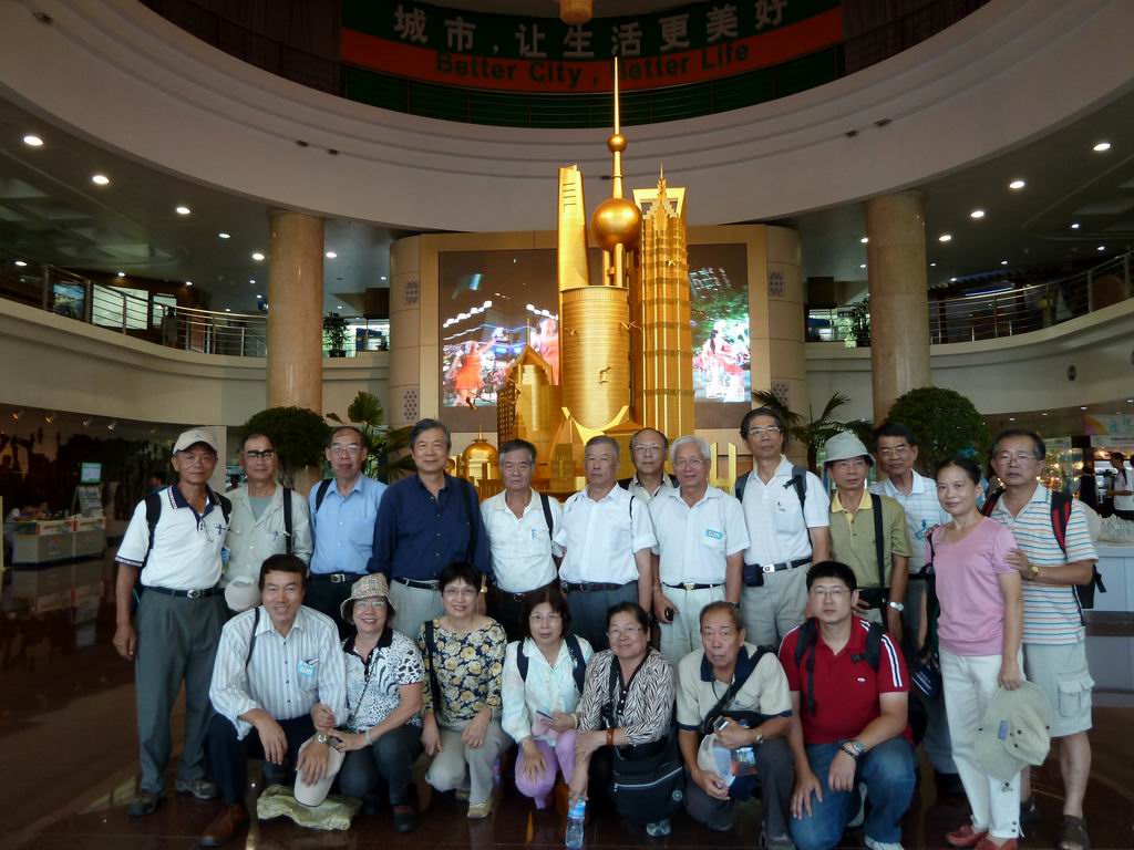 水利技師參訪團隊於上海城市規劃館合影