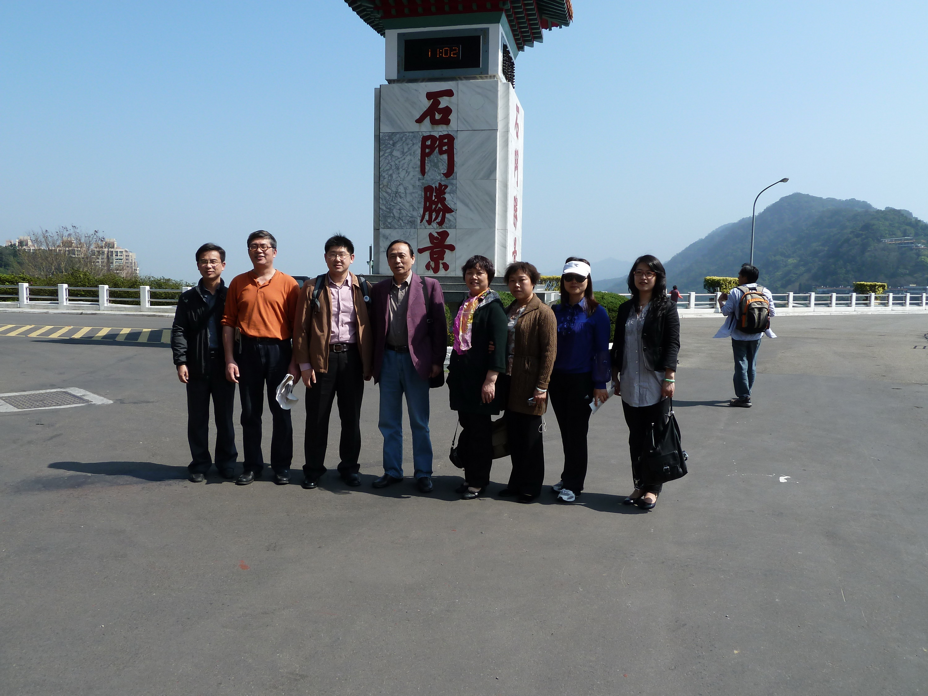 湖北省武漢市水務局參訪人員於參訪石門水庫後於石門勝景合照